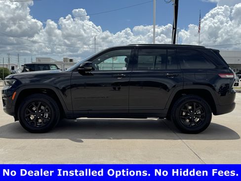 Used 2025 Jeep Grand Cherokee Altitude AWD/4WD image 3