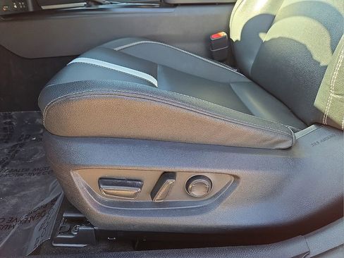 Used 2025 Toyota Camry SE image 25