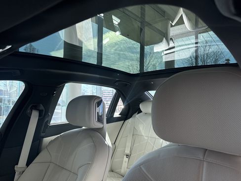 New 2026 BMW 750e xDrive w/ Luxury Rear Seating Package image 6