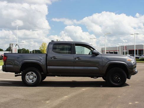 Used 2022 Toyota Tacoma SR w/ SR Convenience Package image 16