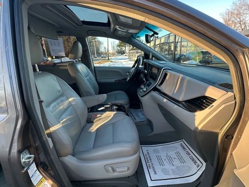 Used 2015 Toyota Sienna XLE Premium image 33