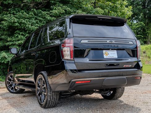 Used 2021 Chevrolet Tahoe RST w/ Luxury Package RWD image 3