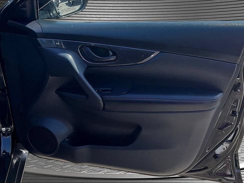 Used 2020 Nissan Rogue S FWD image 27