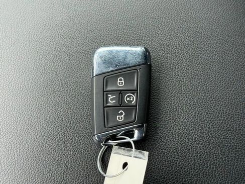 Used 2023 Volkswagen Atlas Cross Sport SE image 32