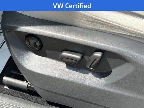 Used 2021 Volkswagen Tiguan SE w/ Panoramic Sunroof Package FWD image 17