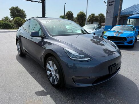 Used 2023 Tesla Model Y Long Range AWD/4WD image 3
