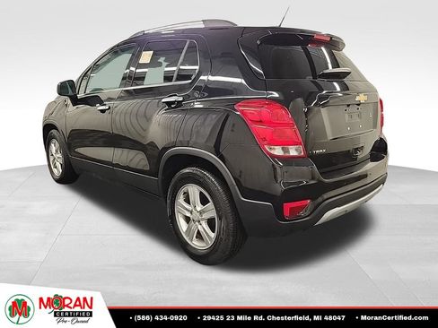 Used 2019 Chevrolet Trax LT w/ LT Convenience Package FWD image 2