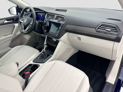 Certified 2023 Volkswagen Tiguan SE w/ Panoramic Sunroof Package image 15
