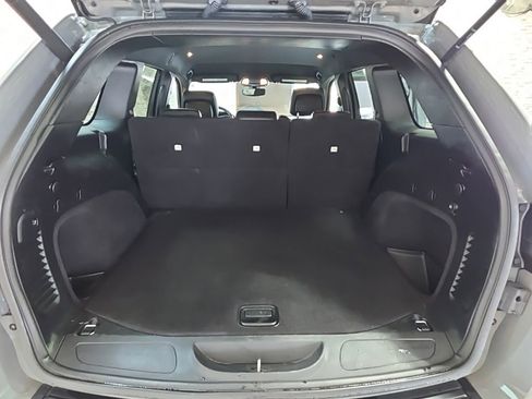 Used 2020 Jeep Grand Cherokee Altitude AWD/4WD image 12