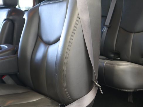 Used 2006 Chevrolet Silverado 2500 LT w/ Heavy-Duty Power Package image 72