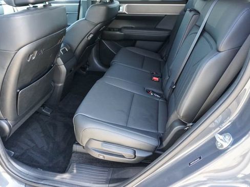 Used 2025 Hyundai Santa Fe SEL FWD image 18
