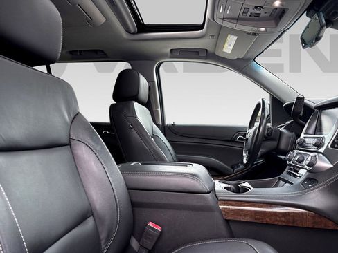 Used 2019 Chevrolet Suburban LT image 12