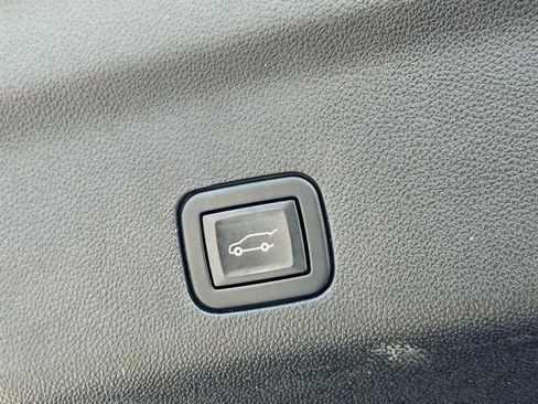 Used 2021 Chevrolet Tahoe LT w/ LT Signature Package image 13