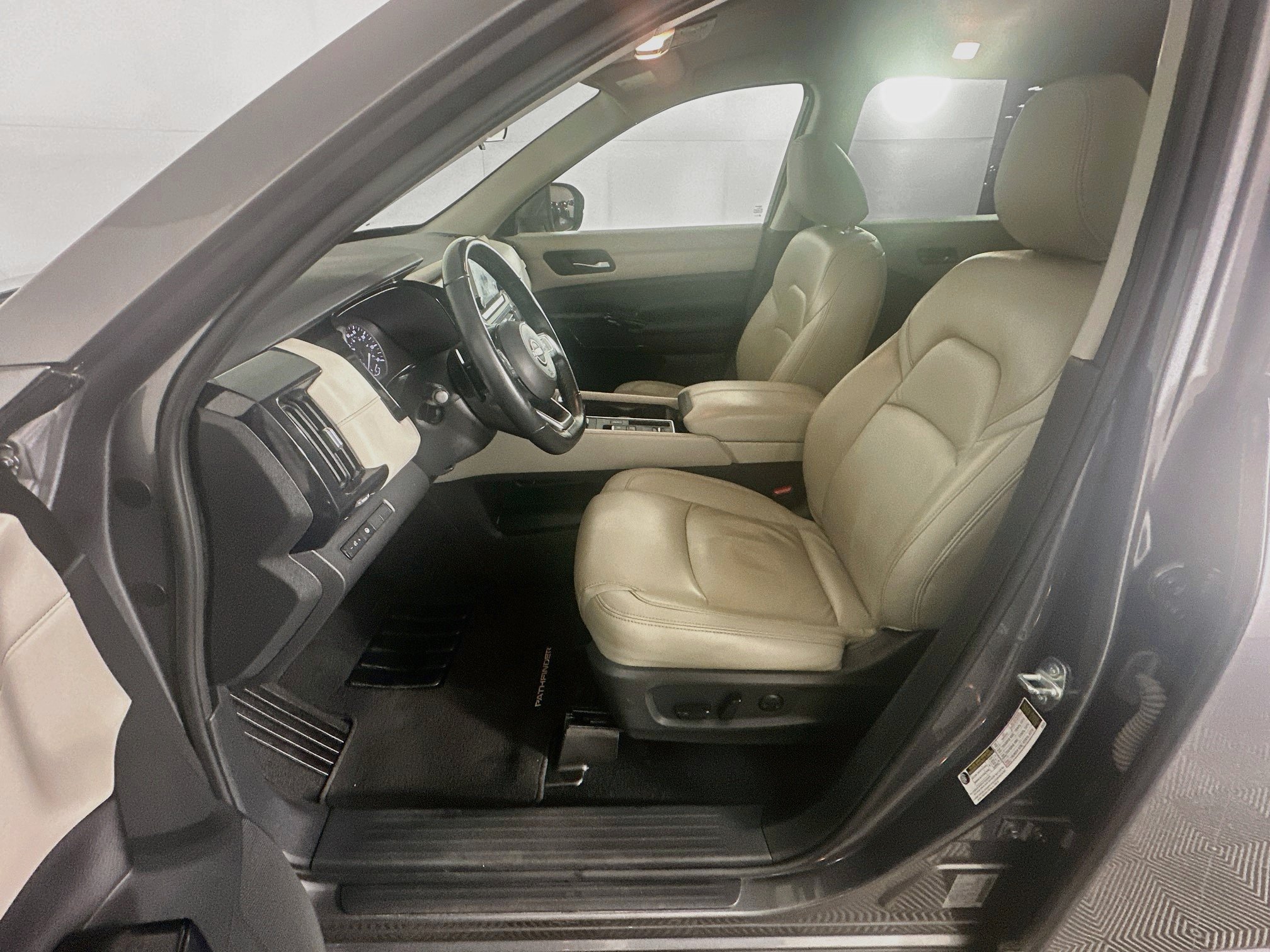Used 2022 Nissan Pathfinder SV FWD image 13