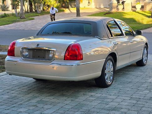 Used 2003 Lincoln Town Car Cartier image 43