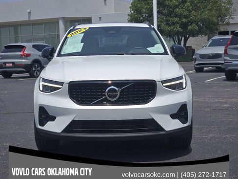 Certified 2023 Volvo XC40 B4 Plus w/ Driver Assist Package FWD image 2