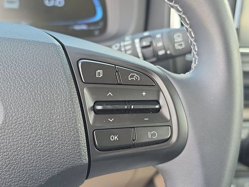 Used 2024 Hyundai Venue SEL FWD image 19