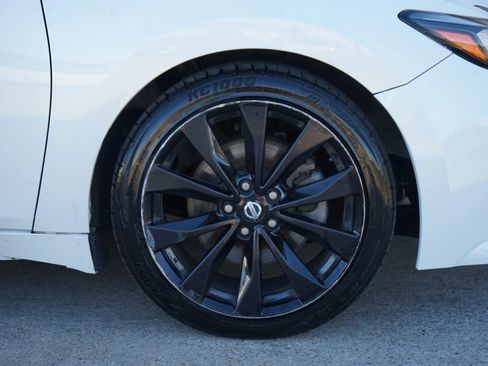 Used 2019 Nissan Maxima SR w/ Premium Package image 4