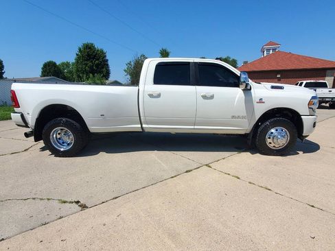 Used 2024 RAM 3500 Laramie AWD/4WD image 4
