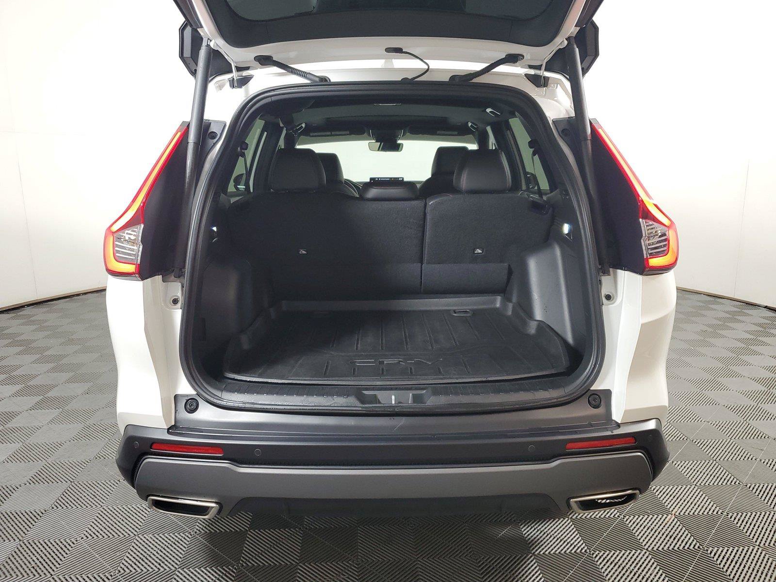 Used 2025 Honda CR-V Sport Touring image 9