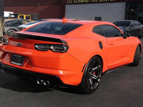 Used 2020 Chevrolet Camaro SS RWD image 8