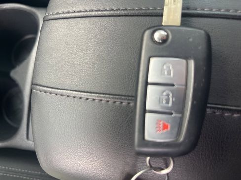Used 2019 Nissan Rogue S image 20