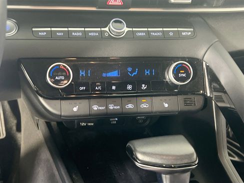 Used 2023 Hyundai Elantra SEL w/ Convenience Package image 16