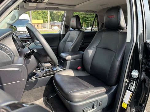 Used 2021 Toyota 4Runner Venture w/ Moonroof Package AWD/4WD image 18