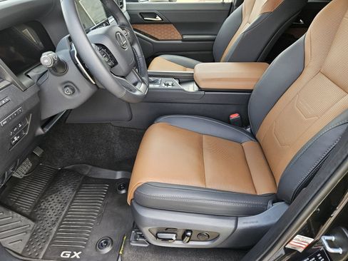 Used 2026 Lexus GX 550 w/ Accessory Package (2T) AWD/4WD image 14