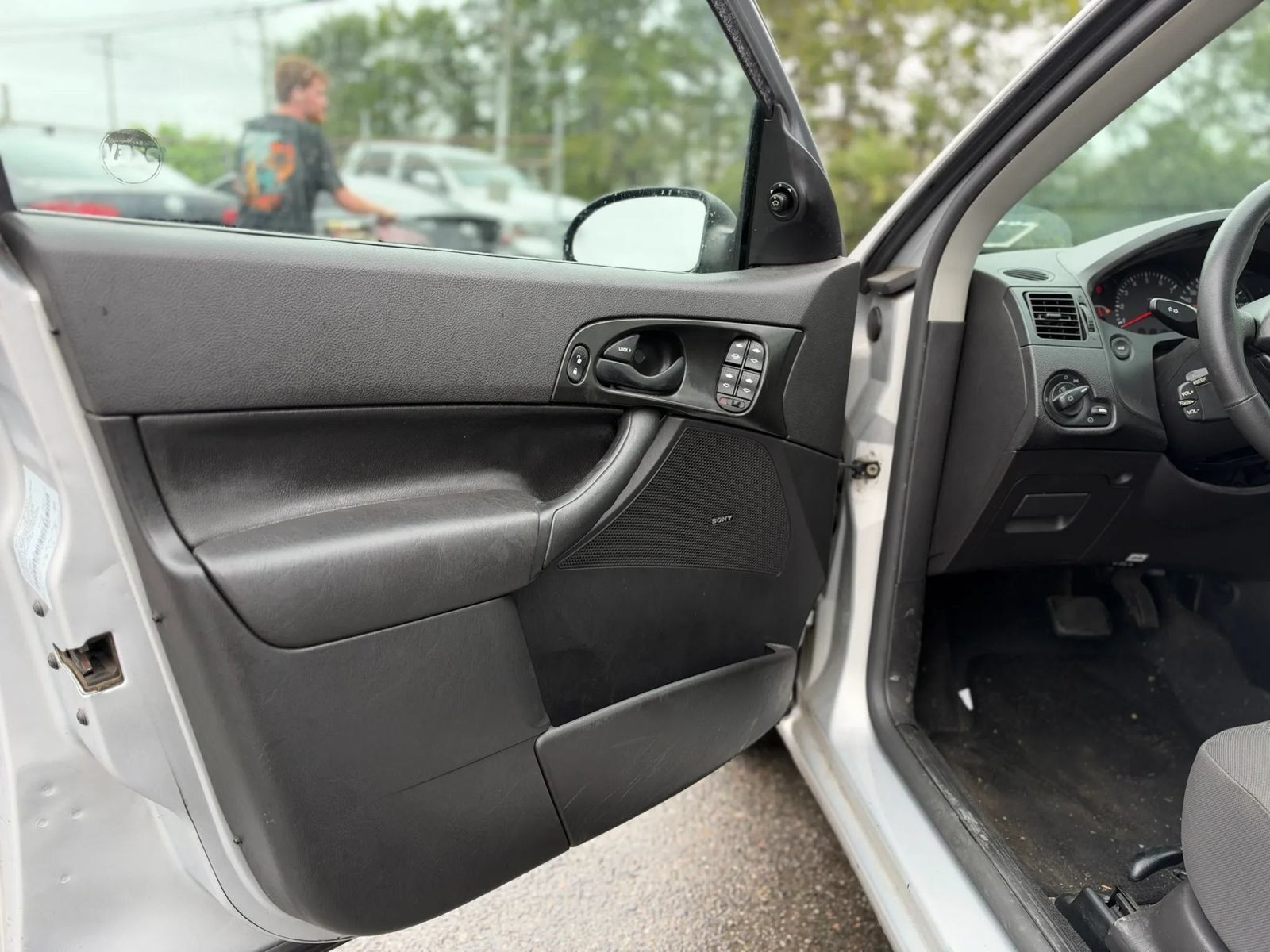 Used 2005 Ford Focus SES FWD image 10