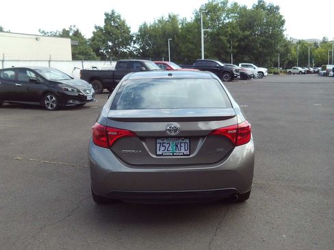Used 2017 Toyota Corolla SE w/ Carpet Mat Package (TMS) FWD image 4