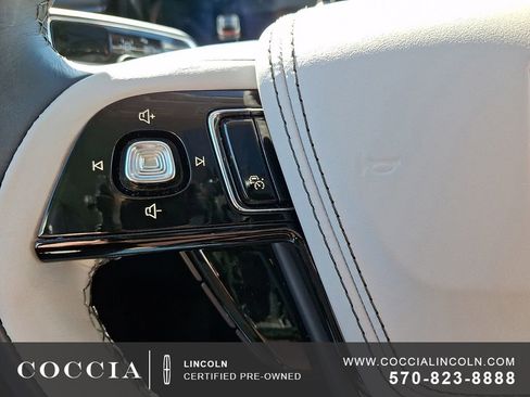 Certified 2025 Lincoln Aviator AWD image 22