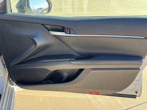 Used 2024 Toyota Camry SE image 12