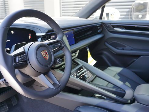 New 2026 Porsche Macan 4 Electric AWD/4WD image 20