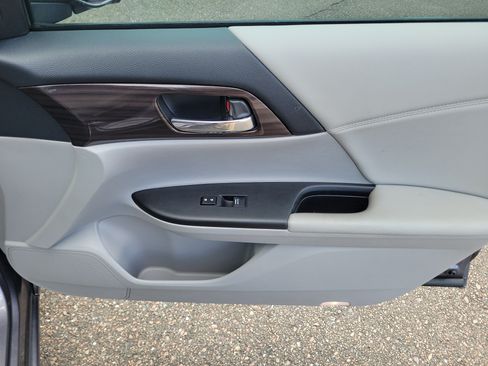 Used 2016 Honda Accord EX-L image 21