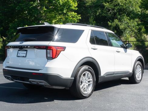 Used 2025 Ford Explorer Active w/ Active Comfort Package RWD image 7