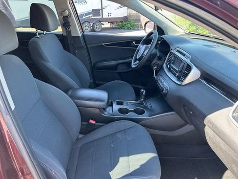 Used 2017 Kia Sorento FWD image 31