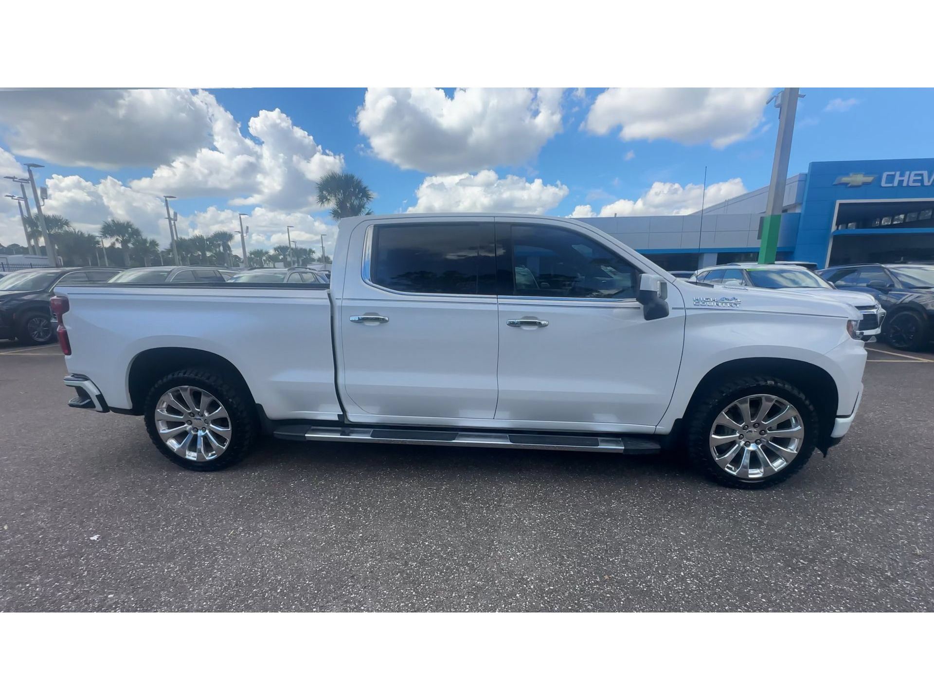 Used 2020 Chevrolet Silverado 1500 High Country w/ Trailer Camera Package AWD/4WD image 9