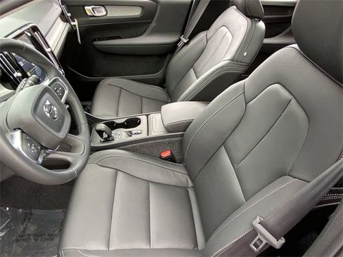 New 2025 Volvo XC40 B5 Core w/ Protection Package Premier image 20