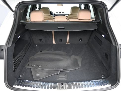 Certified 2023 Porsche Cayenne Platinum Edition AWD/4WD image 27