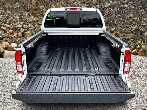 Used 2015 Nissan Frontier PRO-4X AWD/4WD image 16