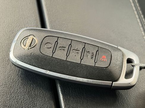 Used 2025 Nissan Rogue SV FWD image 27