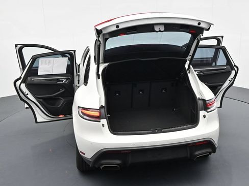 Certified 2023 Porsche Macan AWD/4WD image 17