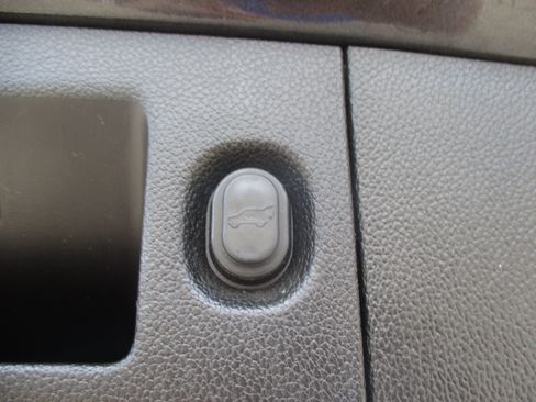 Used 2016 Chevrolet Suburban LT RWD image 37