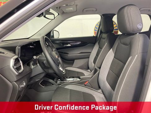 Used 2025 Chevrolet TrailBlazer LT w/ Convenience Package AWD/4WD image 11