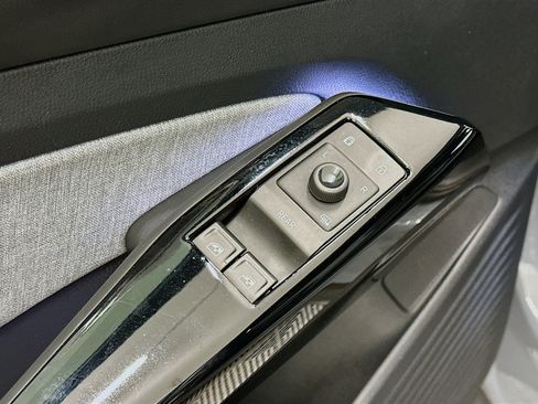 Used 2024 Volkswagen ID.4 Pro image 15