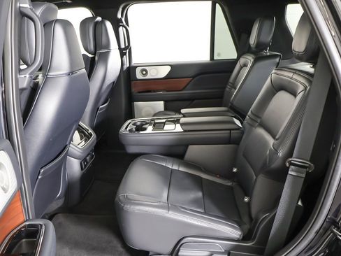 Used 2022 Lincoln Navigator Reserve image 39
