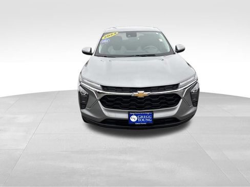 Used 2024 Chevrolet Trax LS w/ LS Convenience Package FWD image 10