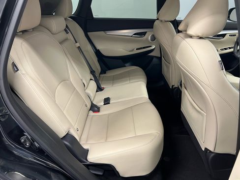 Used 2022 INFINITI QX50 Essential image 17