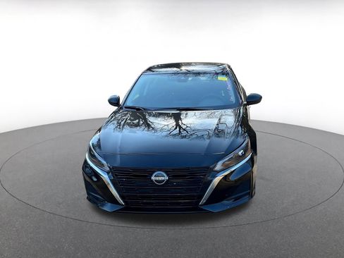 Used 2025 Nissan Altima 2.5 SV image 3